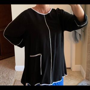 Black tunic 2XL white contrast detail